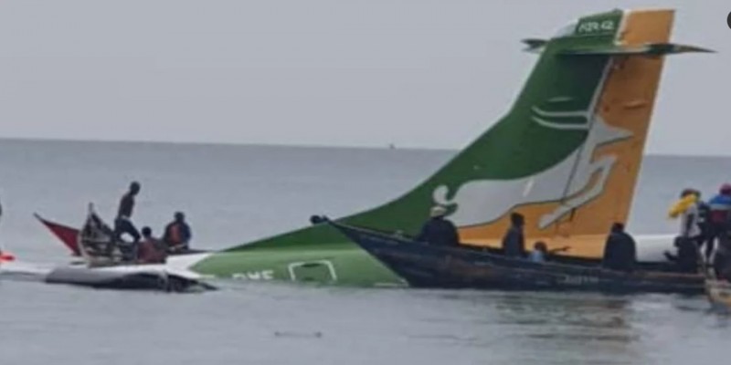 ৪৩ আরোহী নিয়ে ভিক্টোরিয়া লেকে বিধ্বস্ত তানজানিয় বিমান॥ ঘটনাস্থলেই নিহত ১৯