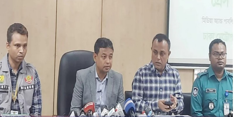 বিএনপির সমাবেশ থেকে বিচারপতি মানিকের ওপর হামলা।।