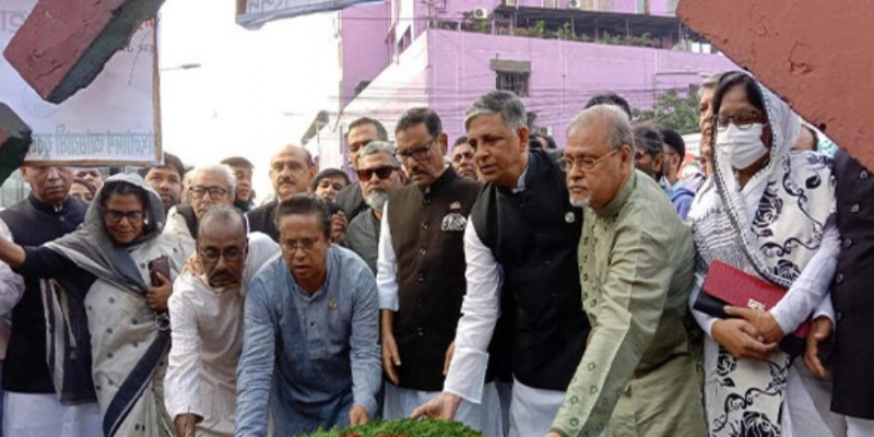 গণতন্ত্র প্রাতিষ্ঠানিক রূপ পেতে প্রতিবন্ধকতা আছে।।কাদের