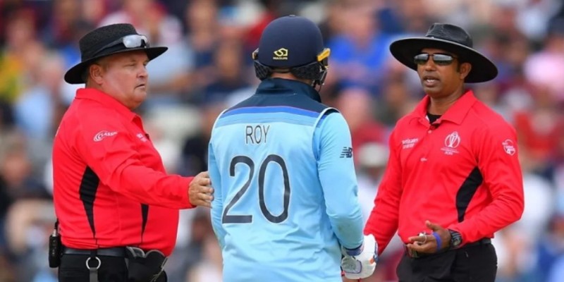 বিশ্বকাপ ফাইনাল পরিচালনা করবেন দুই বিতর্কিত আম্পায়ার!