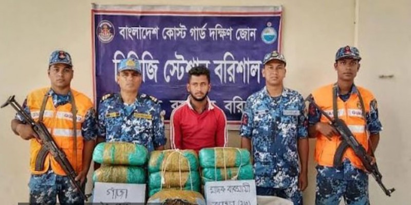 লঞ্চ থেকে ২০ কেজি গাঁজাসহ যুবক আটক।।
