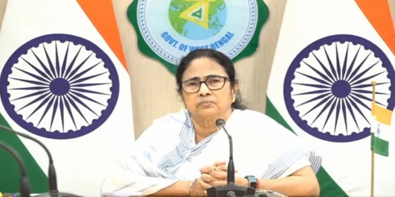 রাষ্ট্রপতি বিতর্ক।। মন্ত্রী অখিলের হয়ে ক্ষমা চাইলেন মমতা