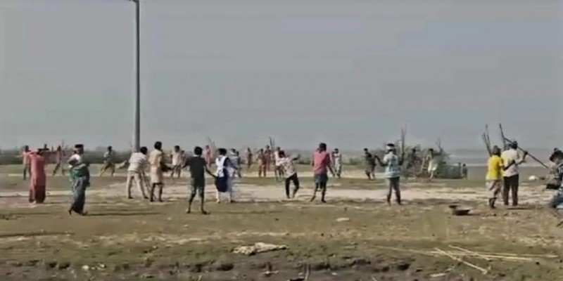 ব্রাহ্মণবাড়িয়ায় মাটিকাটা নিয়ে দুই পক্ষের সংঘর্ষে আহত ৩০।।