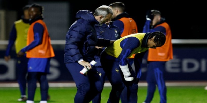 বিশ্বকাপ শুরুর আগে আরও এক ফুটবলারকে হারালো ফ্রান্স।।