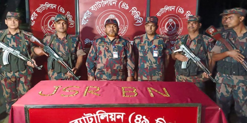 শাহজাদপুর সীমান্তে মাটির নিচ থেকে ৯ কেজি স্বর্ণ উদ্ধার।।
