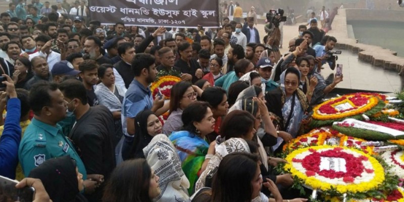 বুদ্ধিজীবী স্মৃতিসৌধে সর্বস্তরের মানুষের শ্রদ্ধা।।