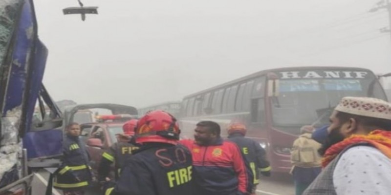 সকালে ঢাকা-টাঙ্গাইল মহাসড়কে ১৭ দুর্ঘটনা।। নিহত ২