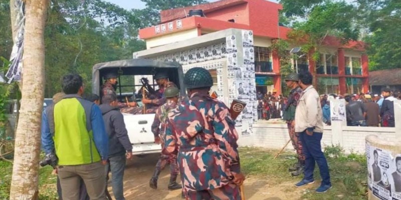 নৌকায় ভোট দিতে জোর জবরদস্তি।।এজেন্ট আটক 