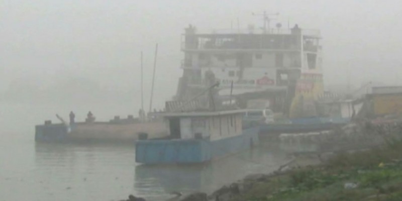 পাটুরিয়া-দৌলতদিয়ায় ফেরি চলাচল বন্ধ।।