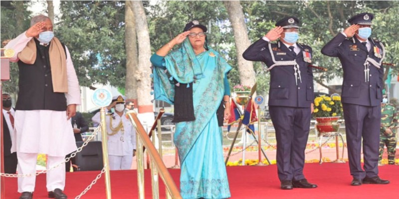সারদায় কুচকাওয়াজের অভিবাদন গ্রহণ করলেন প্রধানমন্ত্রী।।