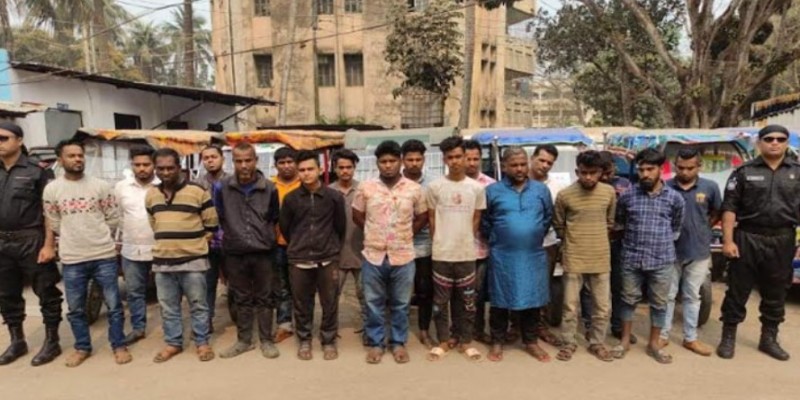 কুমিল্লায় ২৯ চোরাই গাড়িসহ আটক ১৮।। 