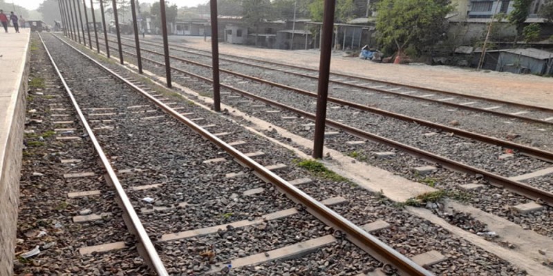 নগরকান্দায় ট্রেনের ধাক্কায় স্কুলছাত্রীর মৃত্যু।।