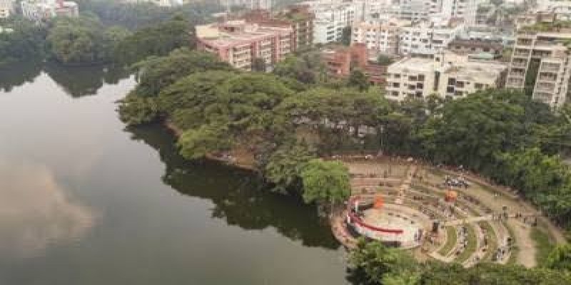 ধানমন্ডির লেকে ভাসছিল অর্ধগলিত মরদেহ।।