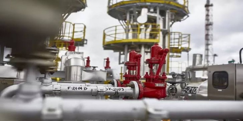 পোল্যান্ডে জ্বালানি তেল সরবরাহ বন্ধ রাশিয়ার।।