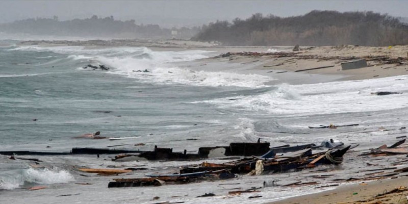 পাথরে ধাক্কা লেগে জাহাজডুবি।।ইতালিতে ৪৫ অভিবাসনপ্রত্যাশী নিহত
