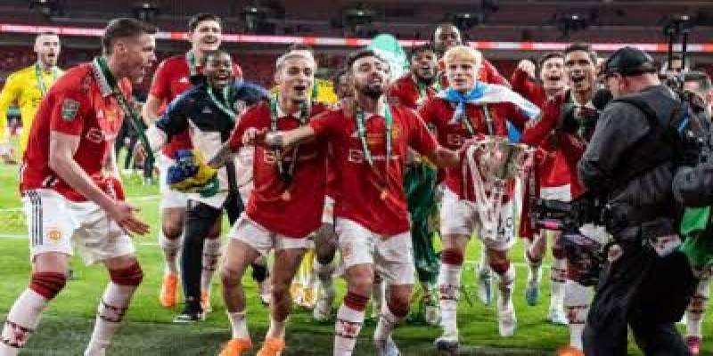 পাঁচ বছর পর শিরোপার আনন্দে ভাসল ইউনাইটেড।।