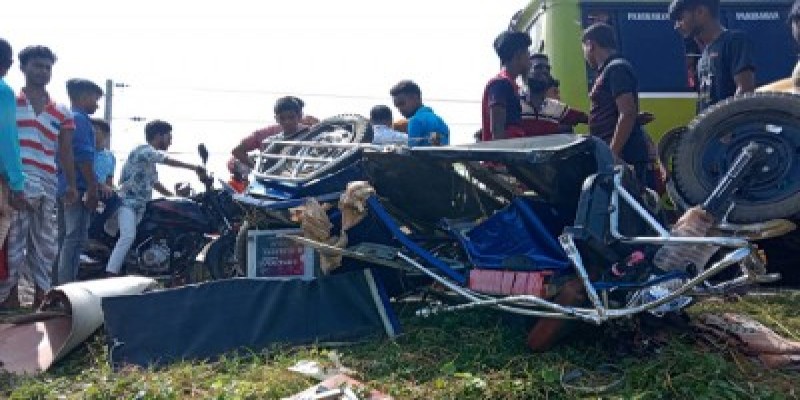 ট্রাকের ধাক্কায় আটোরিকশার দুই যাত্রী নিহত।।