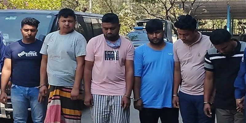 ডিবি পরিচয়ে গরুর ট্রাক ডাকাতি।। গ্রেফতার ৬