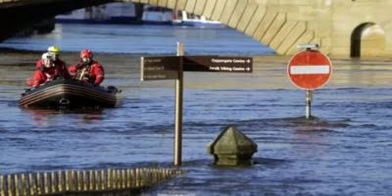 ব্রিটেনে চালু হচ্ছে সরকারি জরুরি সংকেত বার্তা।।ফোনে বাজবে সাইরেন