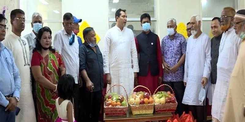 যুদ্ধাহত মুক্তিযোদ্ধাদের ফল ও মিষ্টি পাঠিয়েছেন প্রধানমন্ত্রী।।