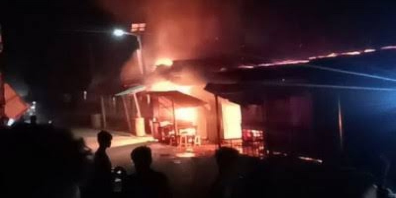 কোম্পানীগঞ্জে ১০ দোকান আগুনে পুড়ে ছাই।।