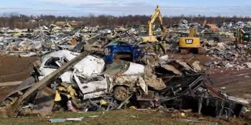 ভয়ঙ্কর টর্নেডোয় লন্ডভন্ড যুক্তরাষ্ট্রের একাধিক শহর॥ মৃত ২২