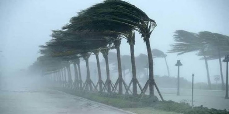 রাতেই ২০ জেলায় ৬০ কিলোমিটার বেগে ঝড়ের পূর্বাভাস।।