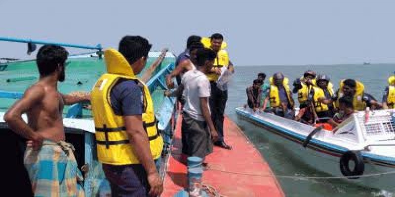 চাঁদপুরে ৭ লাখ মিটার কারেন্ট জাল জব্দ।। ১৯ জেলে আটক