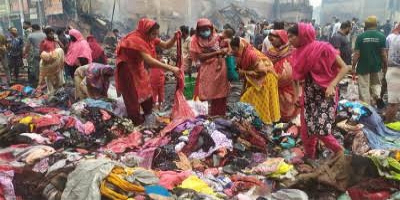 বঙ্গবাজারের ক্ষতিগ্রস্ত ব্যবসায়ীদের একদিনের বেতন দেবে ভোক্তা অধিদপ্তর।।