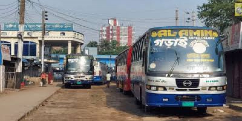 কুষ্টিয়ায় ৩য় দিনেও চলছে বাস ধর্মঘট।। ভোগান্তিতে যাত্রীরা