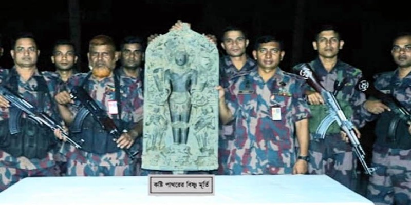 ভারতে পাচার হচ্ছিল ৭৭ লাখ টাকার মূর্তি ।।