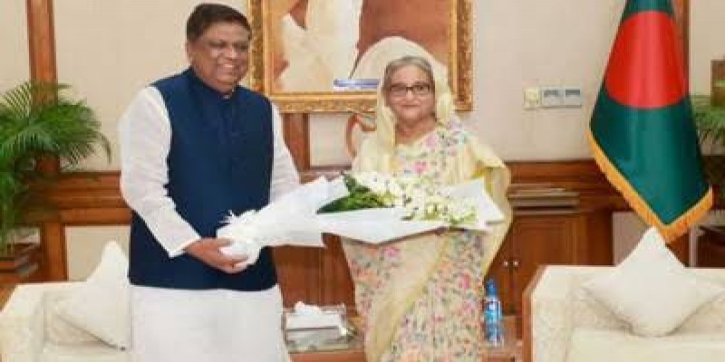 নৌকার মনোনয়ন পেয়ে প্রধানমন্ত্রীর সঙ্গে আনোয়ারুজ্জামানের সাক্ষাৎ।।