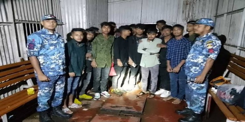 ৯৯৯ নম্বরে ফোন ।। চর থেকে ২২ শিক্ষার্থীকে উদ্ধার
