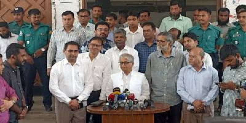 সুশৃঙ্খলভাবে পরীক্ষা অনুষ্ঠিত হচ্ছে।।ঢাবি উপাচার্য