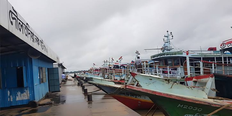 দৌলতদিয়া-পাটুরিয়া নৌরুটে লঞ্চ চলাচল বন্ধ।