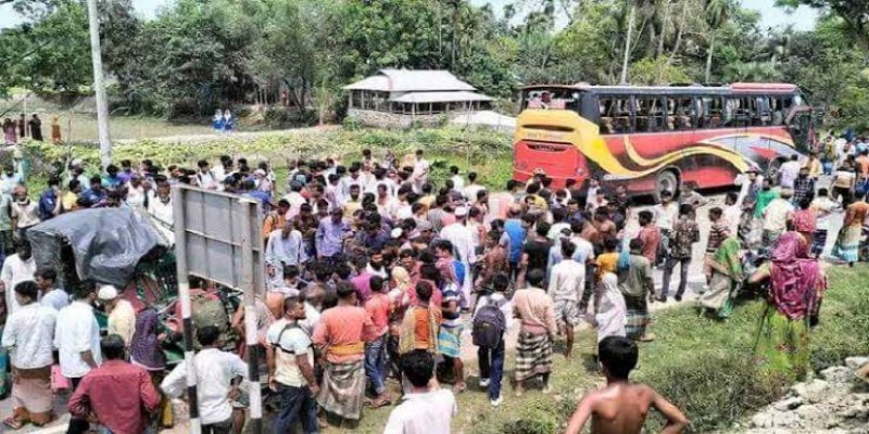 মধুপুরে বাসচাপায় দুই স্কুলছাত্রসহ অটোরিকশার ৪ যাত্রী নিহত।।