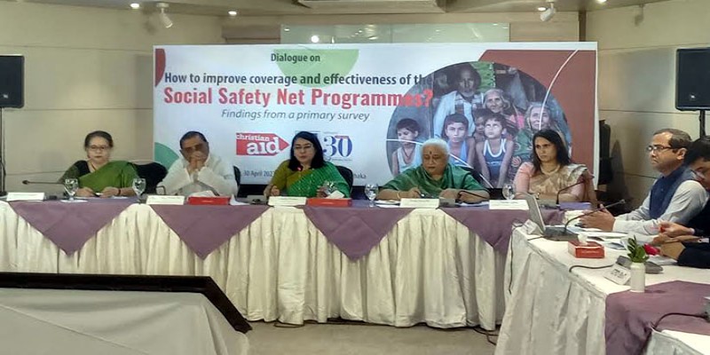 রাষ্ট্র সামরিক-বেসামরিক ক্ষুদ্র ধনি গোষ্ঠীর হাতে বন্দি।।মেনন