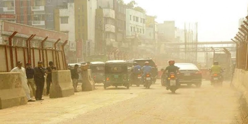 ঢাকার বাতাসে দূষণ বেড়েছে।।