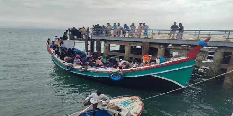 মোখা আতঙ্কে সেন্টমার্টিন ছেড়েছেন ৩ হাজার বাসিন্দা।।