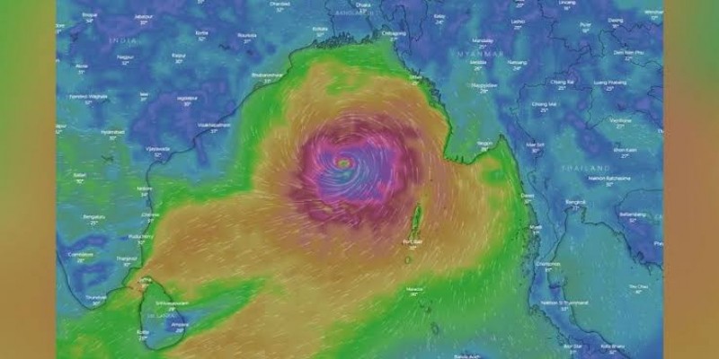 ঘূর্ণিঝড় মোখার কেন্দ্রে বাতাসের গতিবেগ ১৭০ কিমি ।।