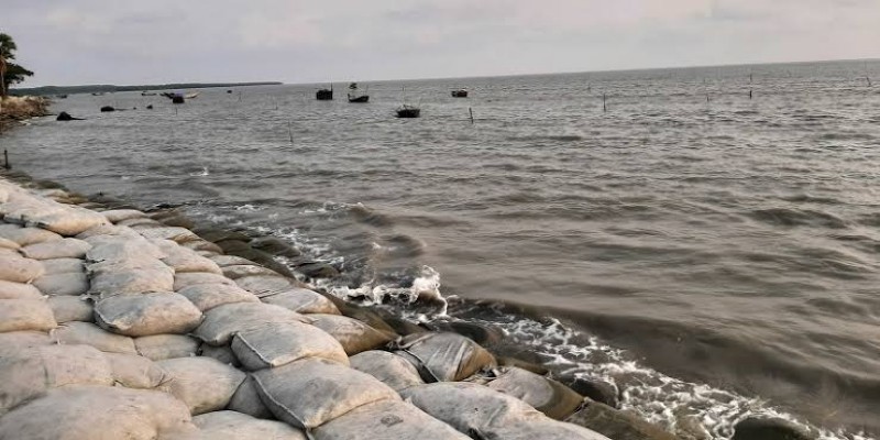 বরগুনায় বেড়েছে নদ নদীর পানি ।।