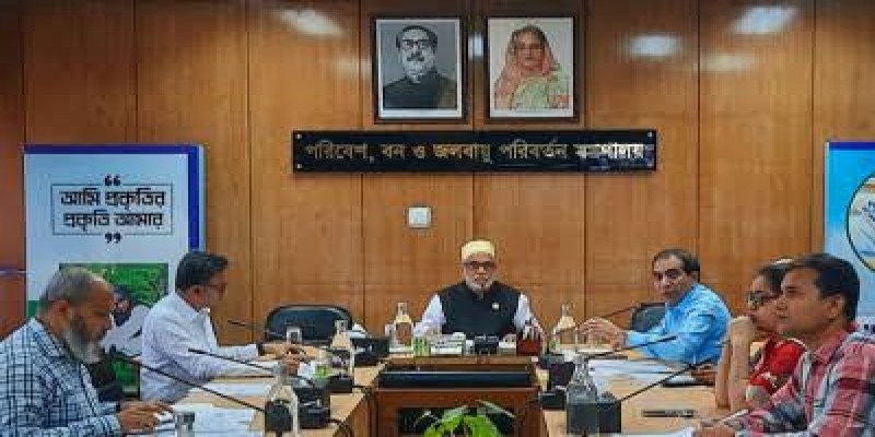 অতি উৎসাহী হয়ে অনেকে হাতির কাছে গিয়ে আক্রমণের শিকার হয়।।মন্ত্রী