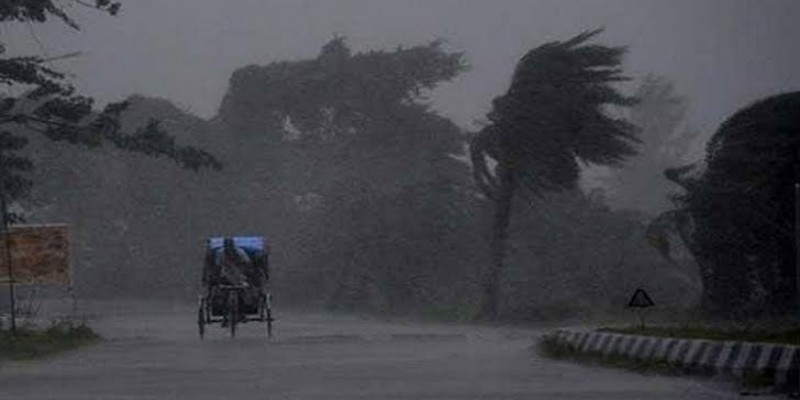রাতে ১১ জেলায় ৬০ কিমি বেগে ঝড়ের পূর্বাভাস ।।