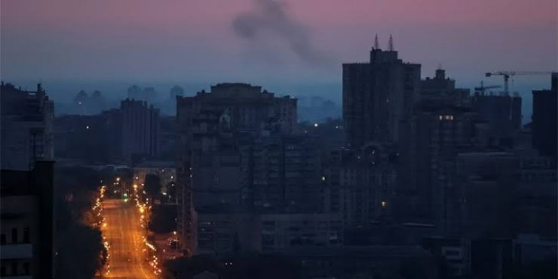 এক রাতেই রাশিয়ার ১০ ক্ষেপণাস্ত্র ও ২৩ ড্রোন ভূপাতিত করল ইউক্রেন ।।