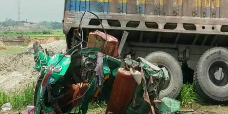 সিরাজগঞ্জে ট্রাক ও অটোরিকশার মুখোমুখি সংঘর্ষে নিহত ১ ।। আহত ৪
