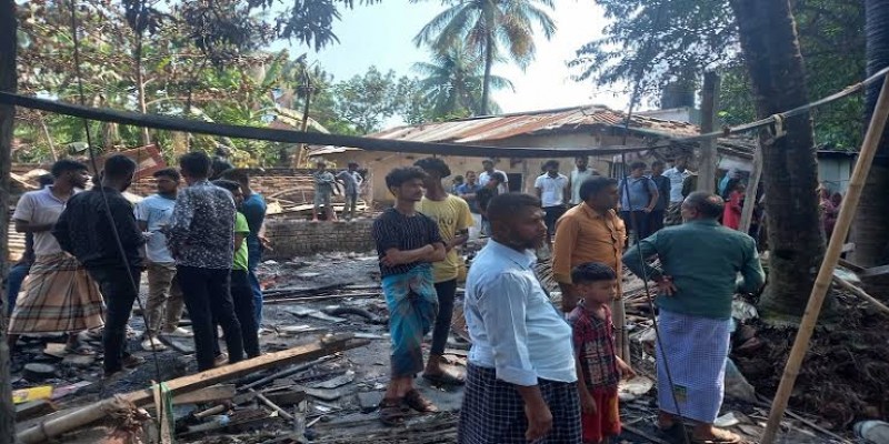 চট্টগ্রামে বসতঘরে আগুন, দুই সন্তানসহ মায়ের মৃত্যু ।।