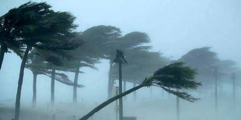 যেসব জেলায় ৮০ কিমি বেগে ঝড়ের পূর্বাভাস ।।