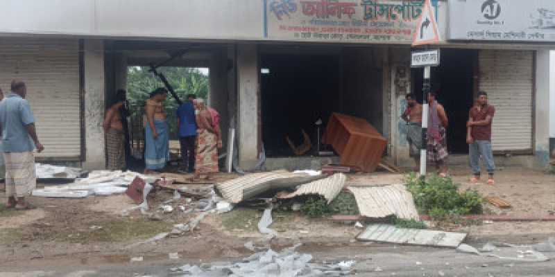 বেনাপোলে ট্রান্সপোর্ট অফিসে বোমা বিস্ফোরণ