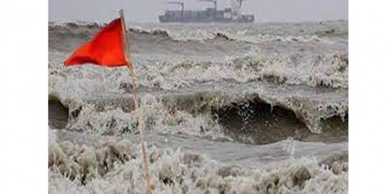 আরও ঘনীভূত হলো লঘুচাপ ।। সমুদ্রবন্দরে ৩ নম্বর সতর্কসংকেত