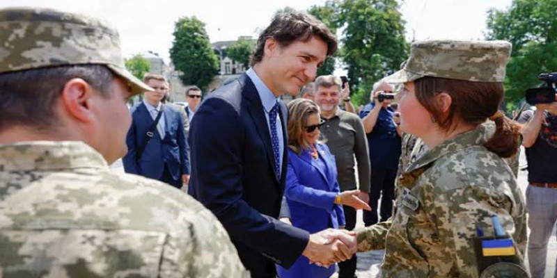 আকস্মিক সফরে ইউক্রেনে কানাডার প্রধানমন্ত্রী ।।
